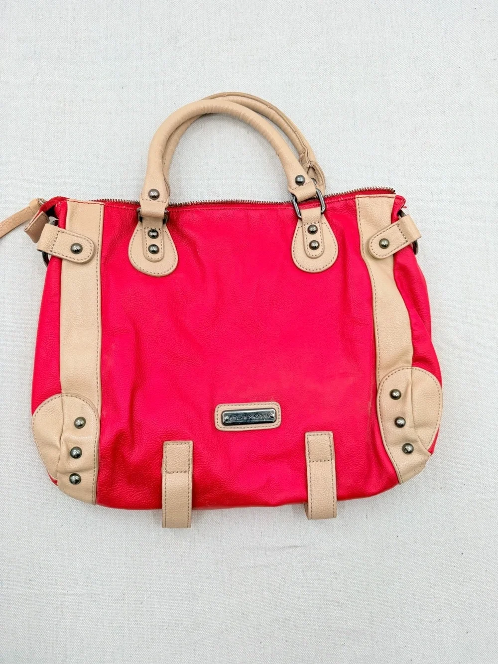 Steve Madden Red & Beige Women's Barrel Handbag